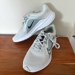 Nike Quest 05 Running Shoe Light Gray and White